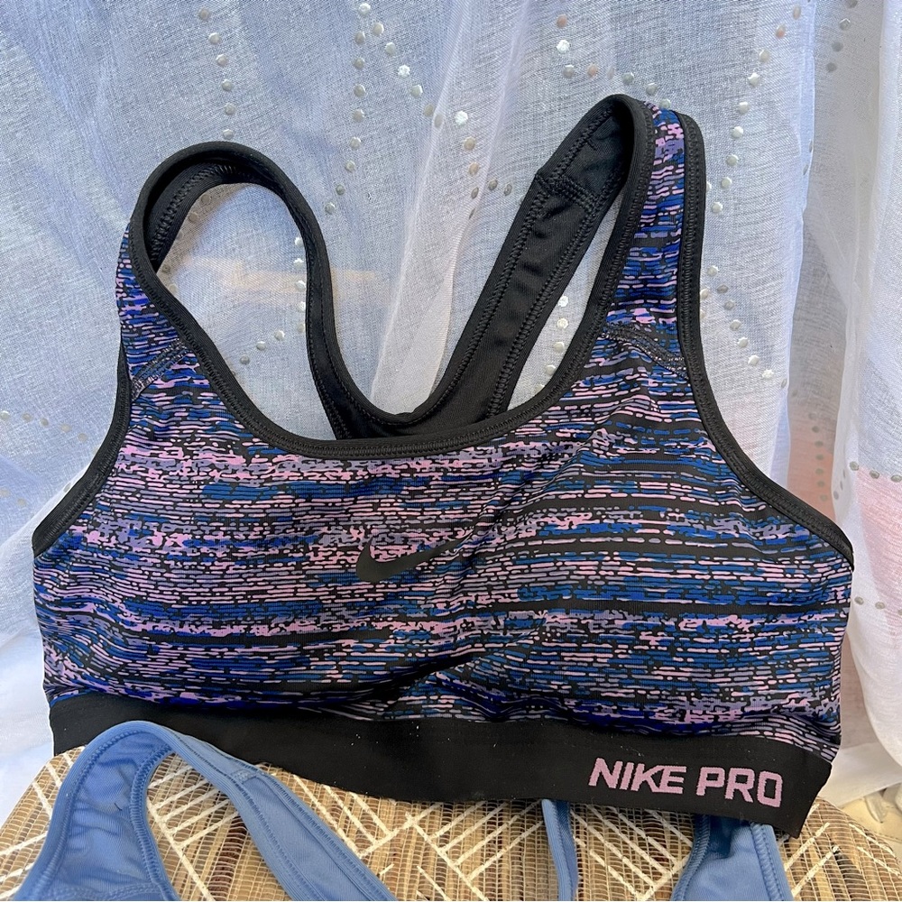 Nike Pro Sports Bras. FREE SHIPPING - Picture 2 of 3